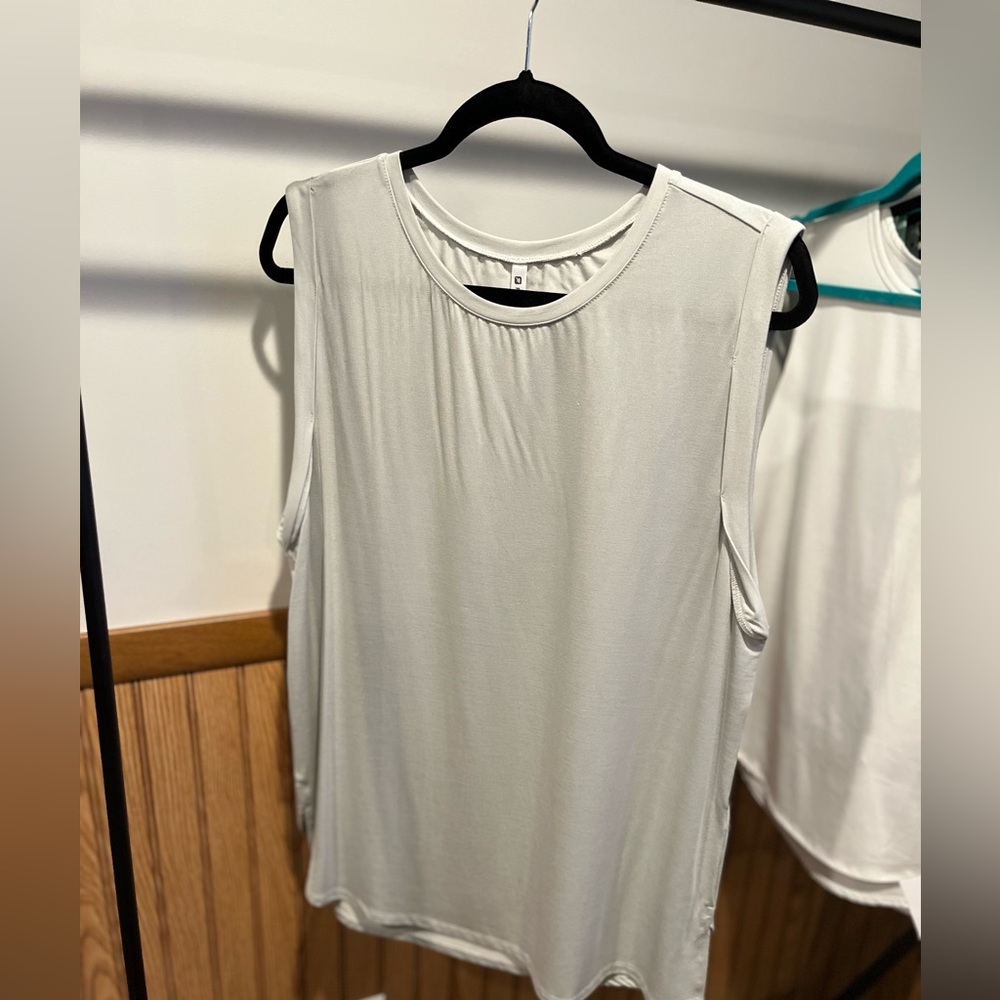 Fabletics - Faith Tunic‎ Tank (Gray)